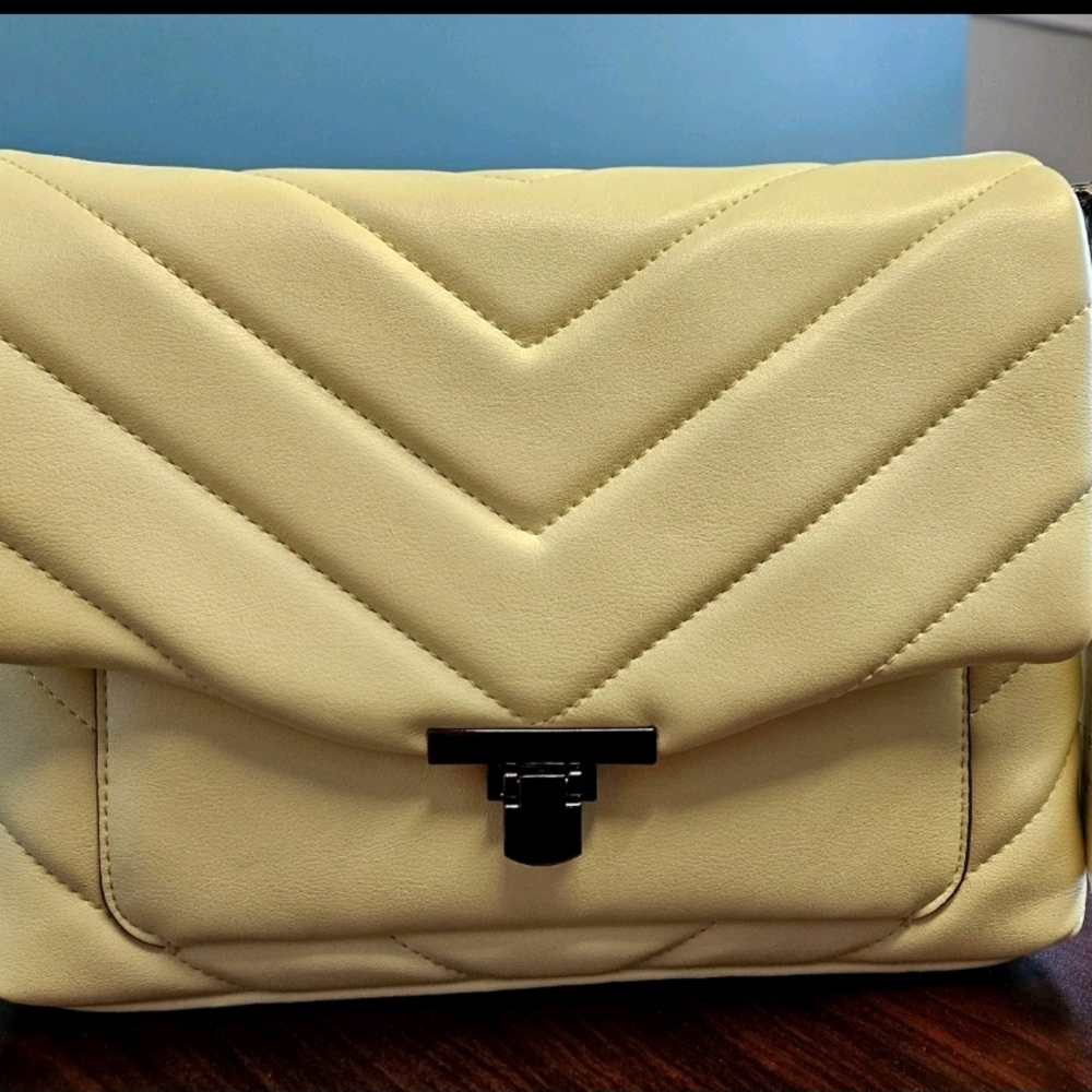 "A New Day" Quilted Crossbody NWT - Picture 9 of 9